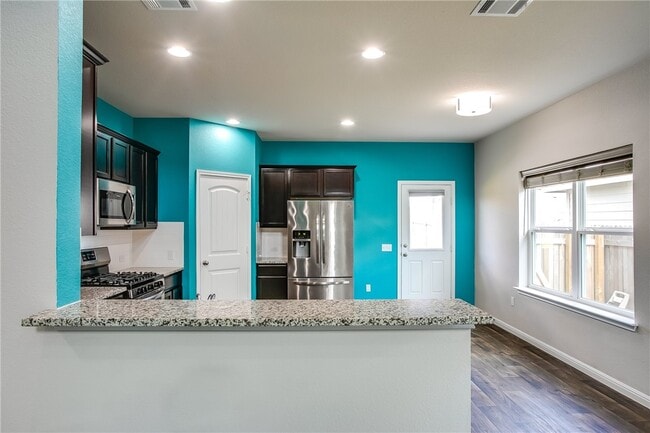 Building Photo - 605 Callahan Ln