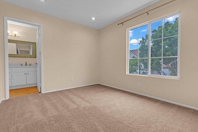 Building Photo - 51 Danbury Ln