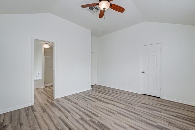 Building Photo - 6030 Shining Leaf Ct