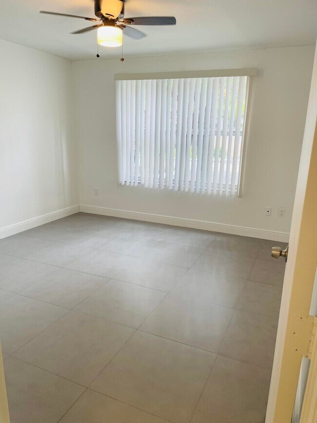 Building Photo - 5550 NW 61st St