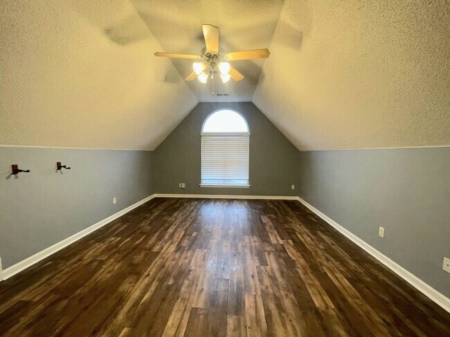 Building Photo - Available now! Beautiful Corner lot! 4 Bedrooms, Olive Branch schools!