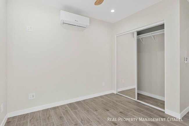 Building Photo - 940 E Anahurst Pl