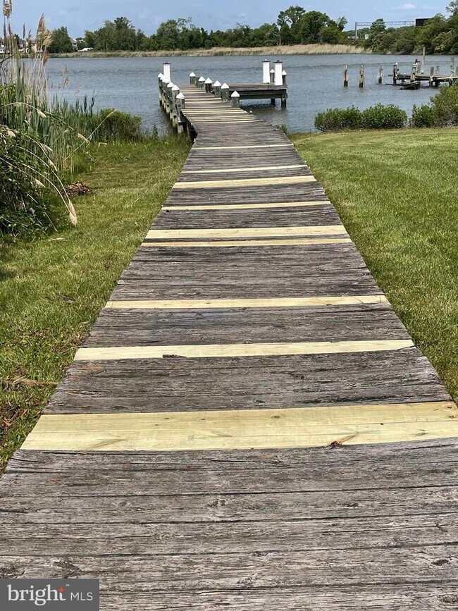 Building Photo - 1819 Sherman Dr