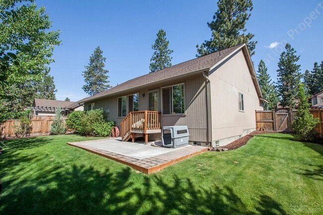 Building Photo - * Coming soon- Unfurnished * 3BR - 2BA Sin...