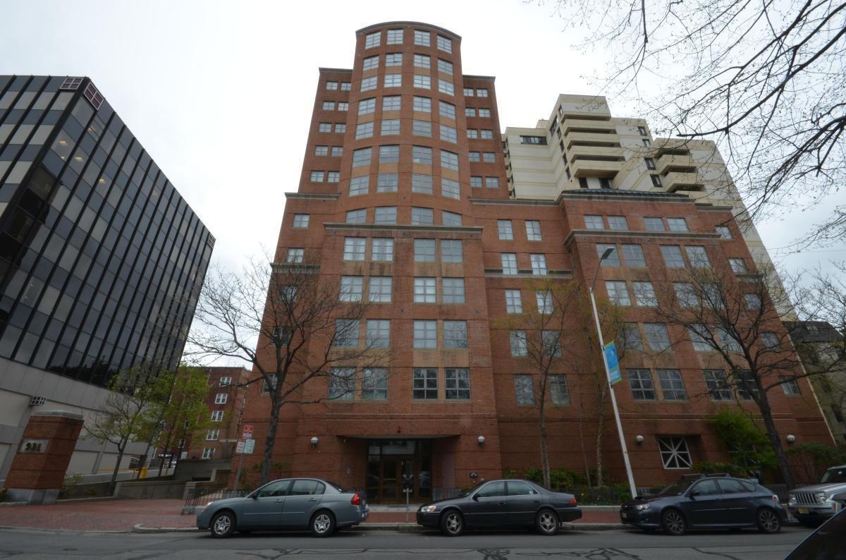 Building Photo - 931 Massachusetts Ave