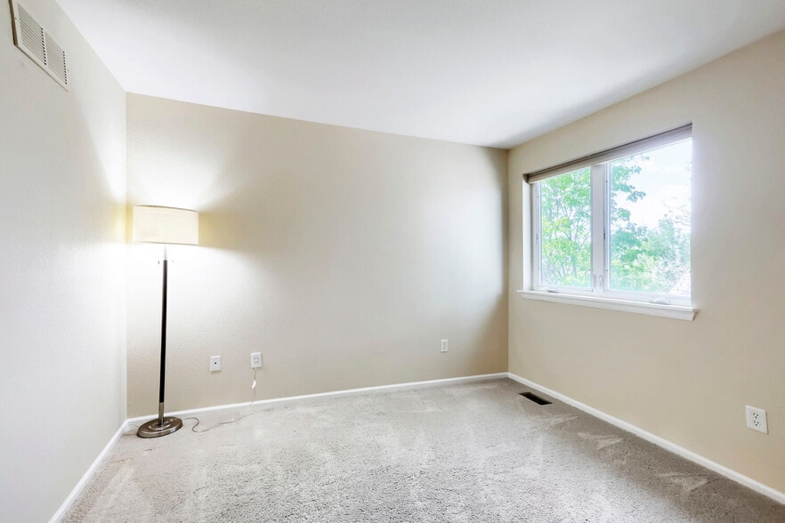 Secondary Bedroom - 2261 Watersong Cir