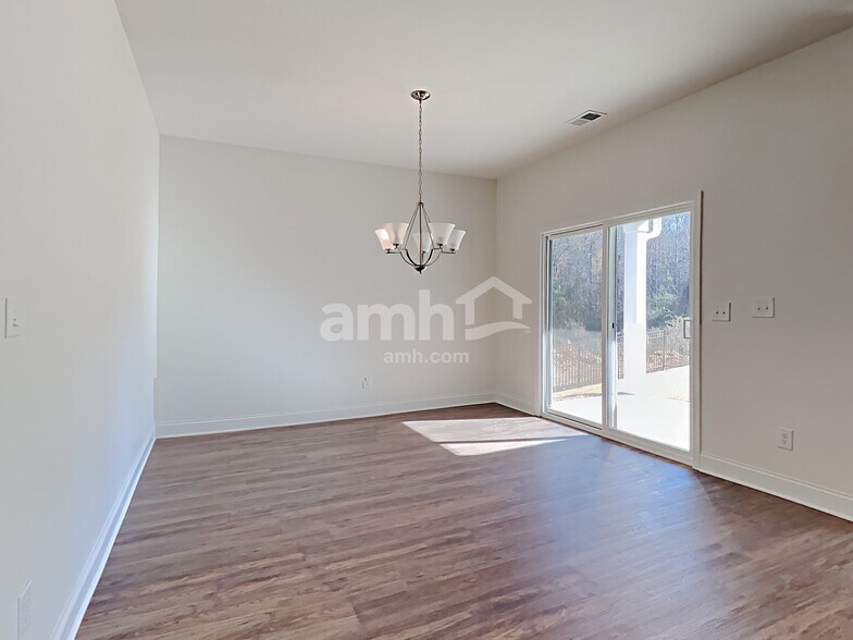 Building Photo - 7071 Creeksong Dr