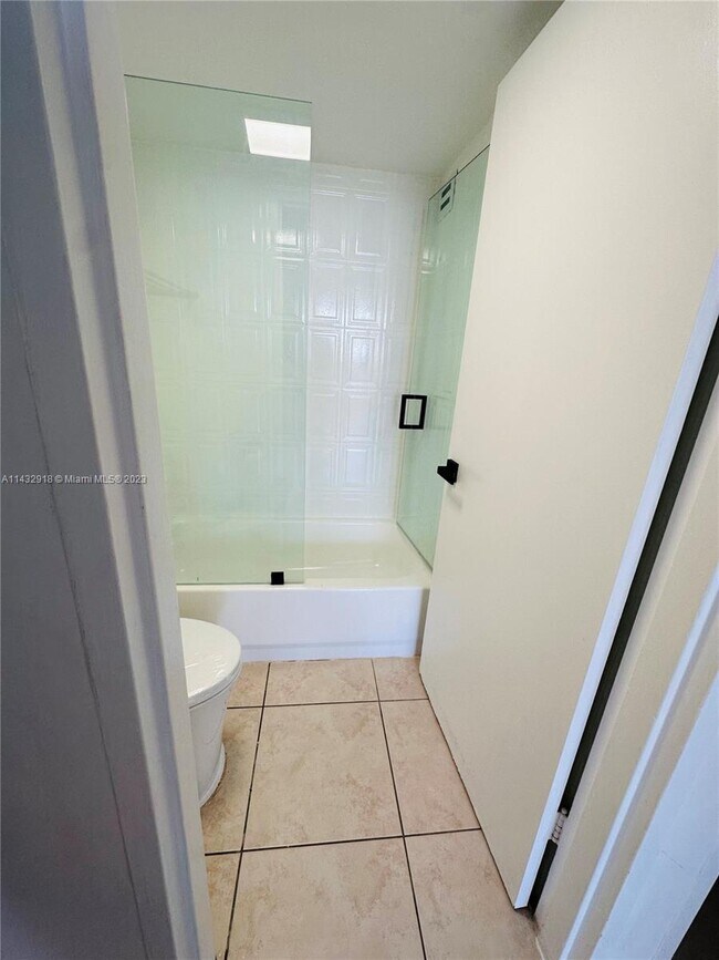 Building Photo - 9225 Collins Ave