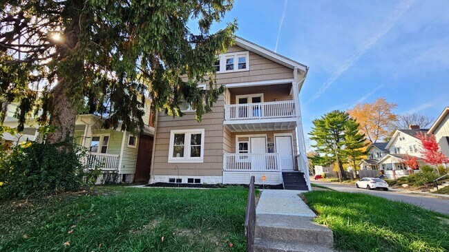 Primary Photo - 1113-1115 Oakwood Avenue