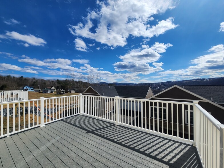 Building Photo - 73 Ivan Dr