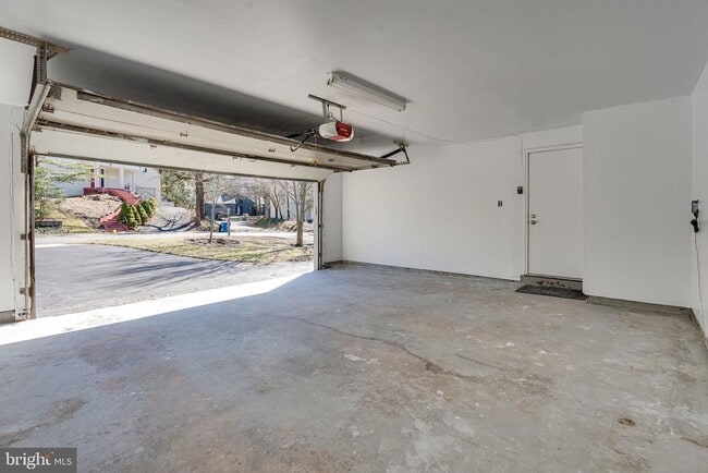 Building Photo - 1656 Cedar Hollow Way