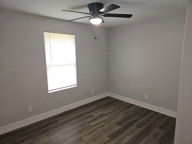 Building Photo - 4 bedroom newly remodeled Milton Home