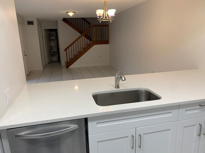 Building Photo - 3026 30th Ln
