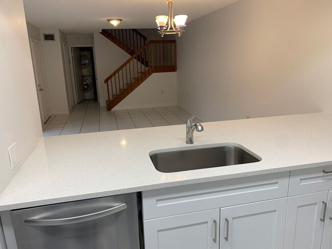 Building Photo - 3026 30th Ln