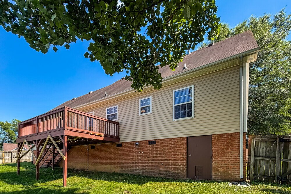 Building Photo - 100 Homestead Ln