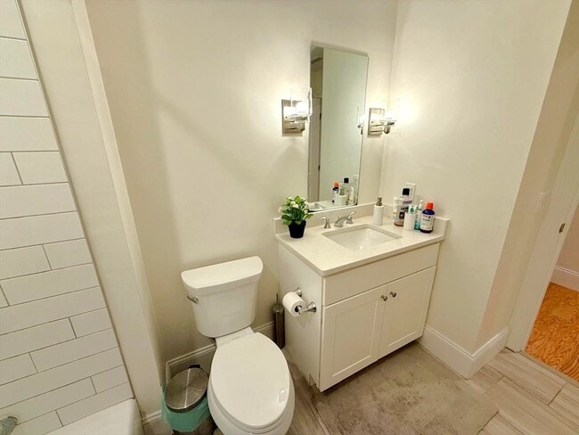Building Photo - 7 Lily Pond Ln