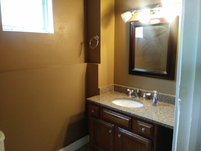 UNIT D - 4515 Olive St