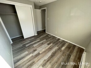 Building Photo - Beautiful 3 bedroom 1 bath apartment!