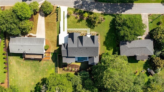 Building Photo - 312 Meadow Dr