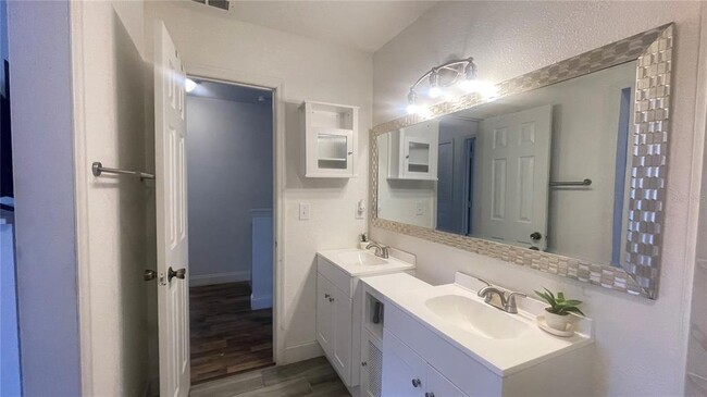 Building Photo - 1718 Silver Creek Ct