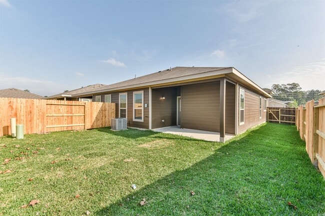 Building Photo - 9800 Grosbeak Ln
