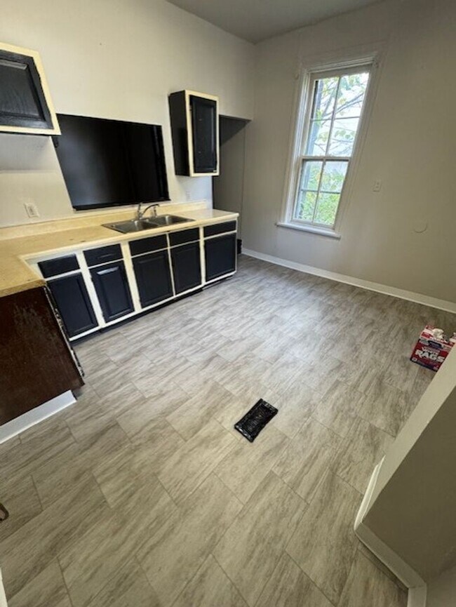 Building Photo - 1158 Mulberry St