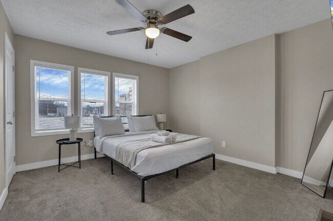 Building Photo - Modern 2BR Townhouse | Walk to Downtown | All Utilities Included