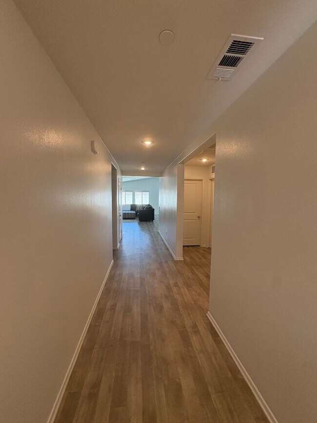 Building Photo - Beautiful Newly Built Single-Family Home-Hemet!
