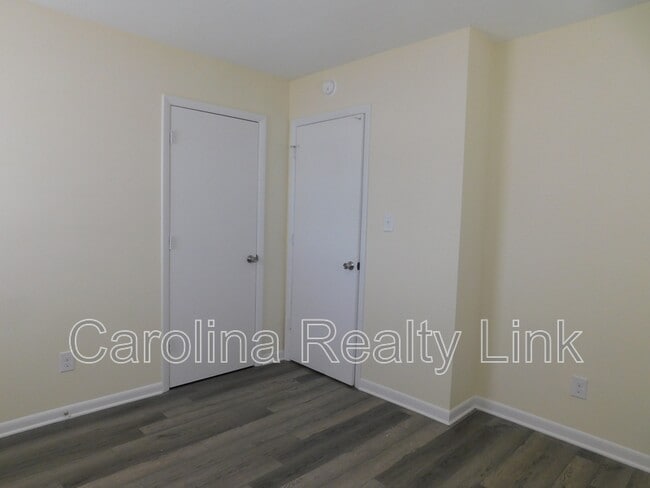 Building Photo - 416 E 19th St