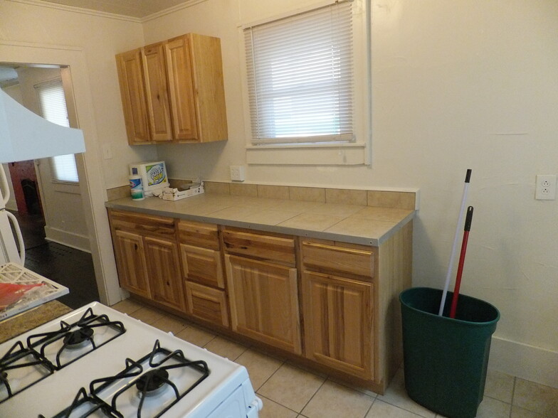 Kitchen - 1503 Bouchelle Ave