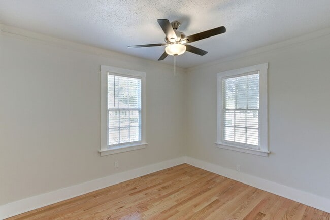 Building Photo - Renovated Three Bedroom, Two Bathroom Sing...