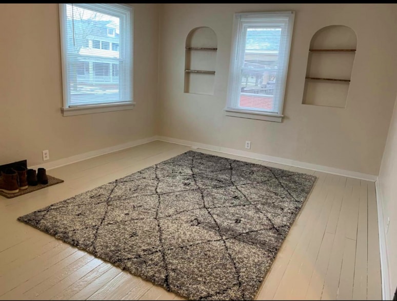 Building Photo - 132 Laquineo St