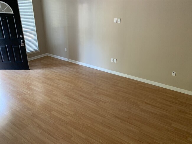 Building Photo - 2862 Waterbrook Way