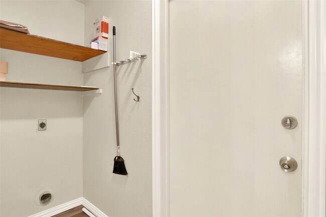 Building Photo - 6219 Silver Leaf Dr