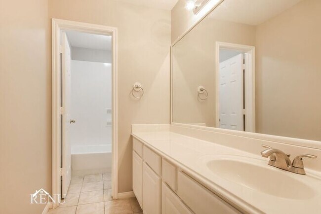 Building Photo - 4002 Old Pine Grove Dr