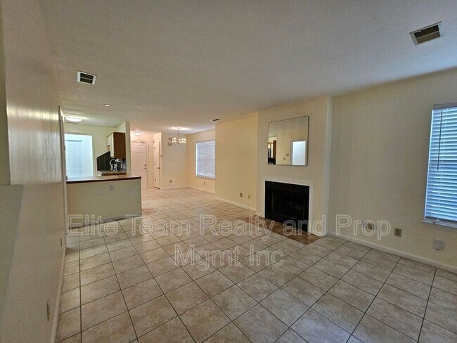 Building Photo - 802 Selwyn Oaks Ct