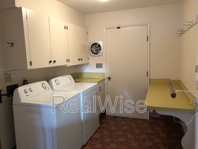 Building Photo - 7730 SW Eaker Pl