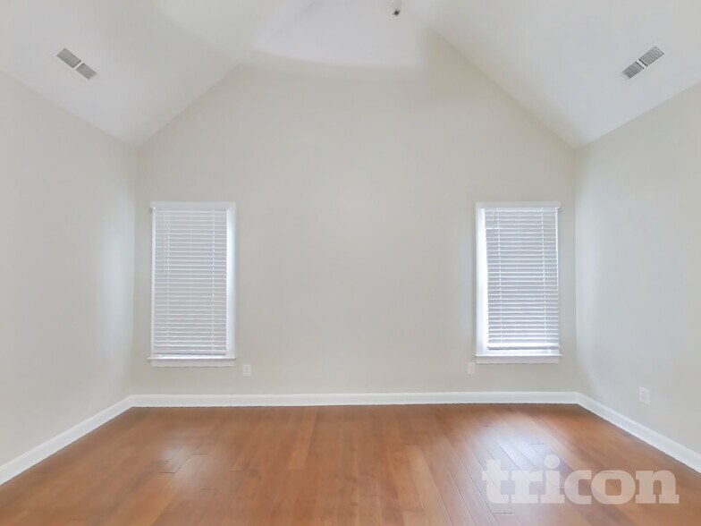 Building Photo - 20 Braves Pl