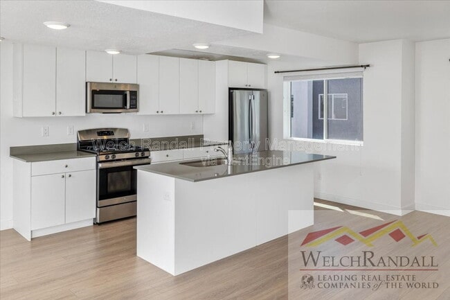 Building Photo - 82 E Weekes Wy