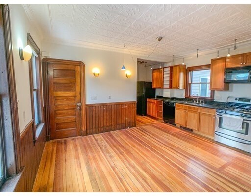 Building Photo - 37 Sargent St