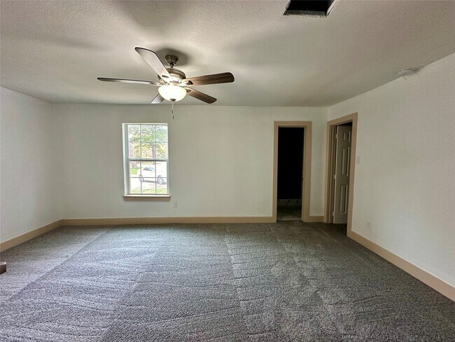 Building Photo - 4613 Dewberry St