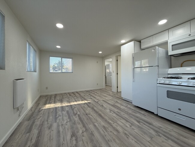 Building Photo - 1441 1/2 Sheridan Ave