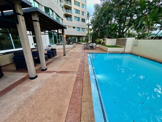 Building Photo - 1314 Kalakaua Ave