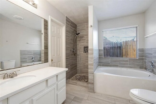 Building Photo - 14039 Maximos Dr