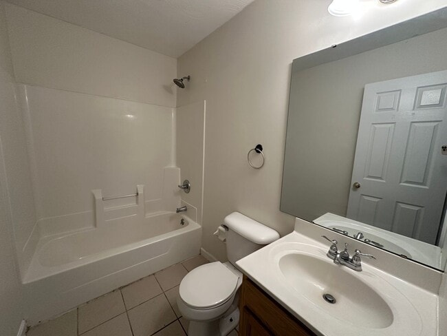 Building Photo - 1651 W Kole Dr