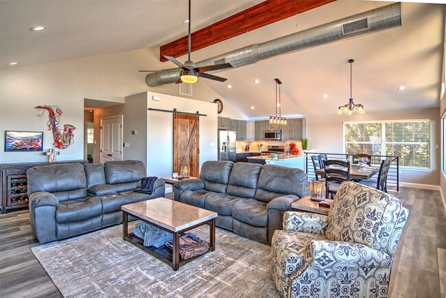 Building Photo - 1526 Lakeside Dr W