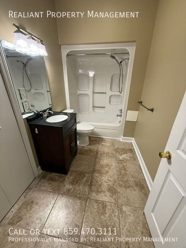 Building Photo - 711 W Maxwell St