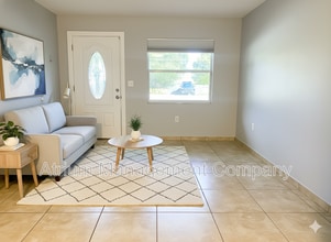 Building Photo - 2720 Sunrise Ct