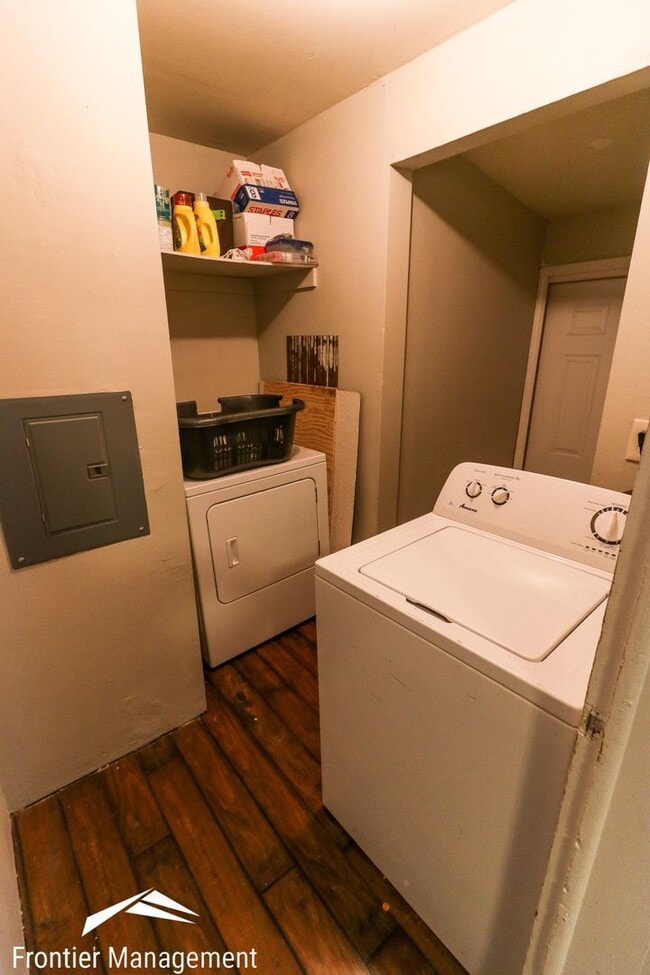 Building Photo - 1019 Moro St