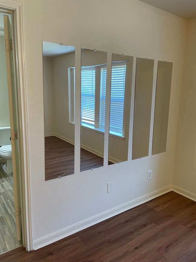 Building Photo - 8031 Barnes Ridge Ln